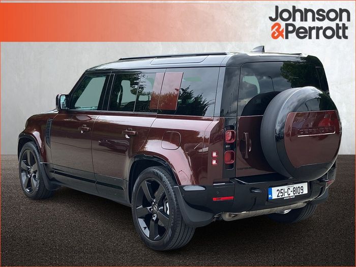 Land Rover Defender 2025