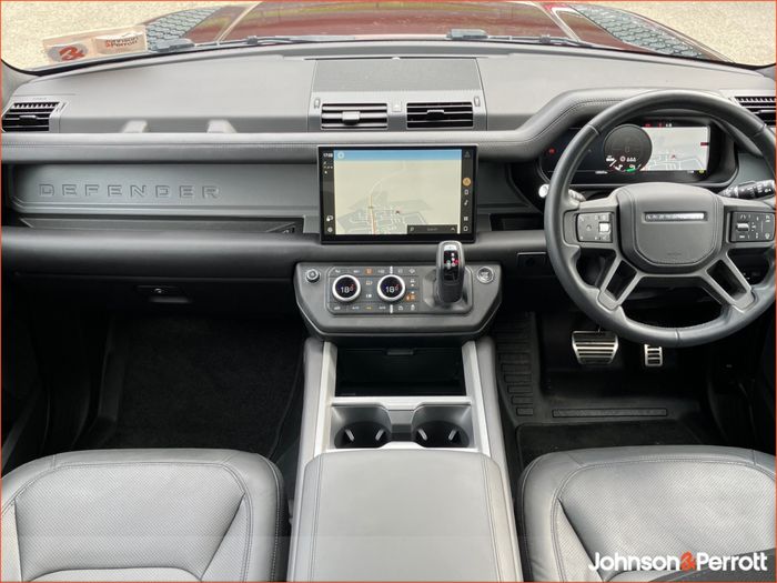 Land Rover Defender 2025
