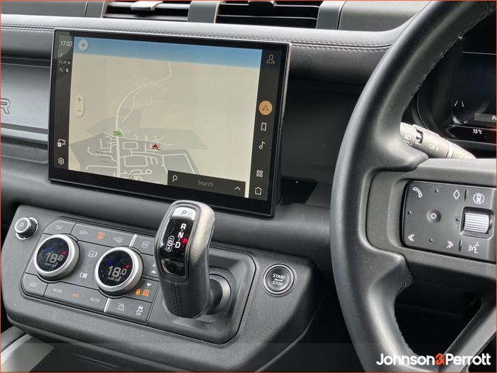 Land Rover Defender 2025