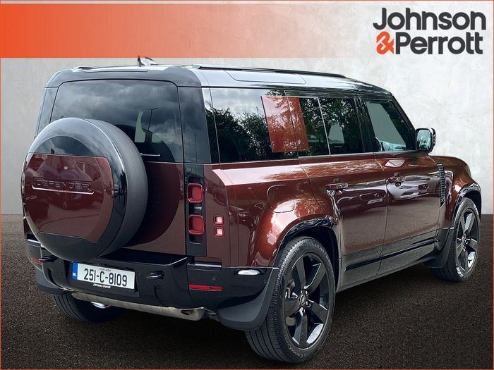 Land Rover Defender 2025