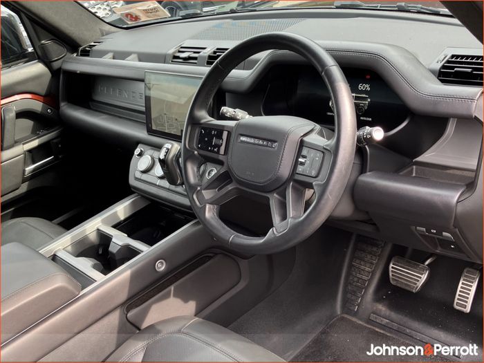 Land Rover Defender 2025