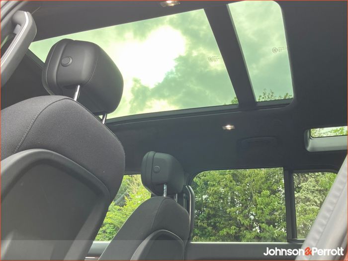 Land Rover Defender 2025
