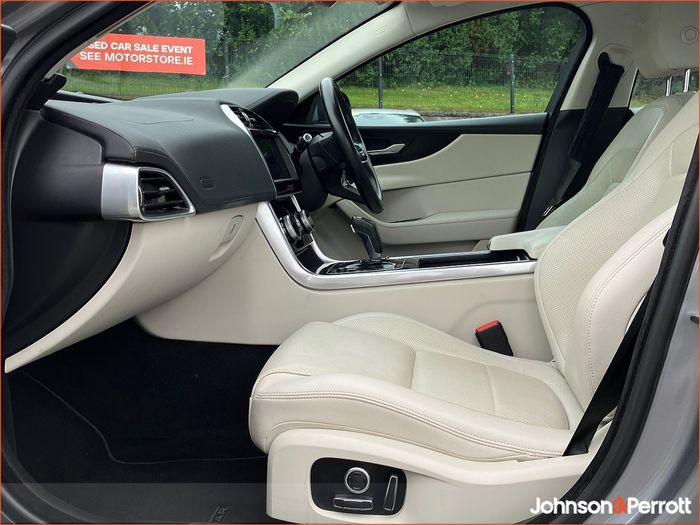 Jaguar XE 2022