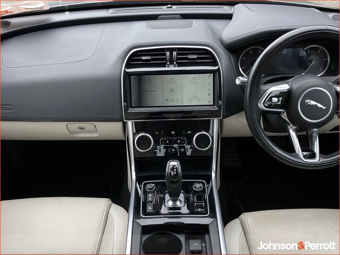 Jaguar XE 2022