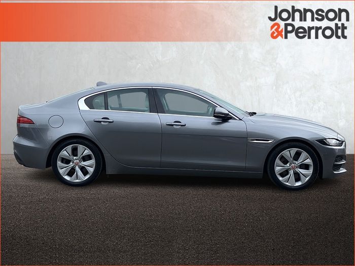 Jaguar XE 2022
