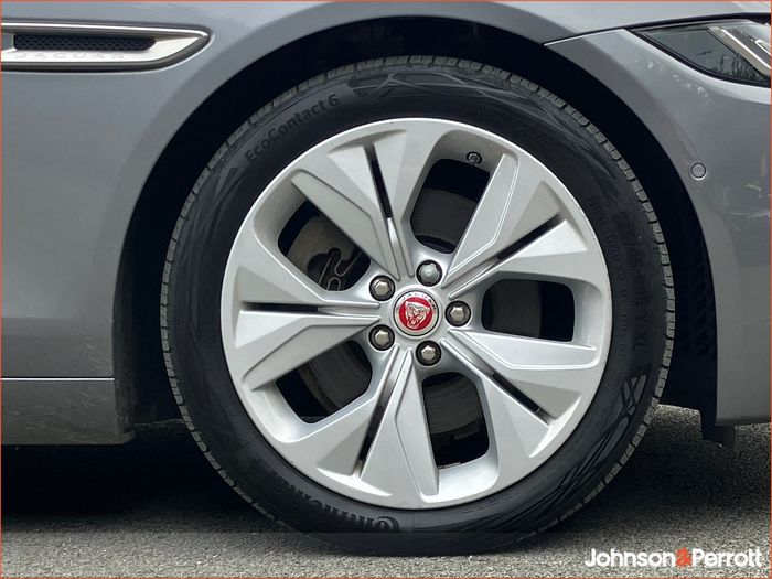 Jaguar XE 2022