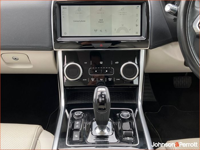 Jaguar XE 2022