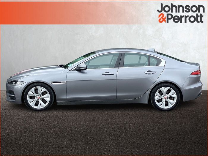 Jaguar XE 2022