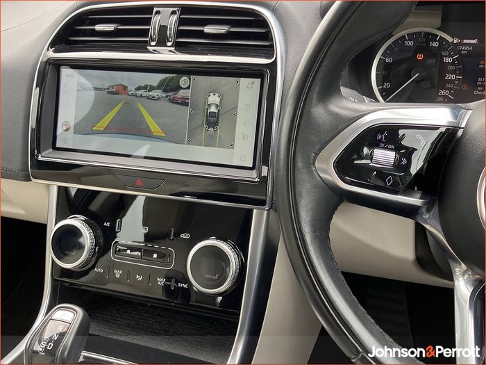 Jaguar XE 2022