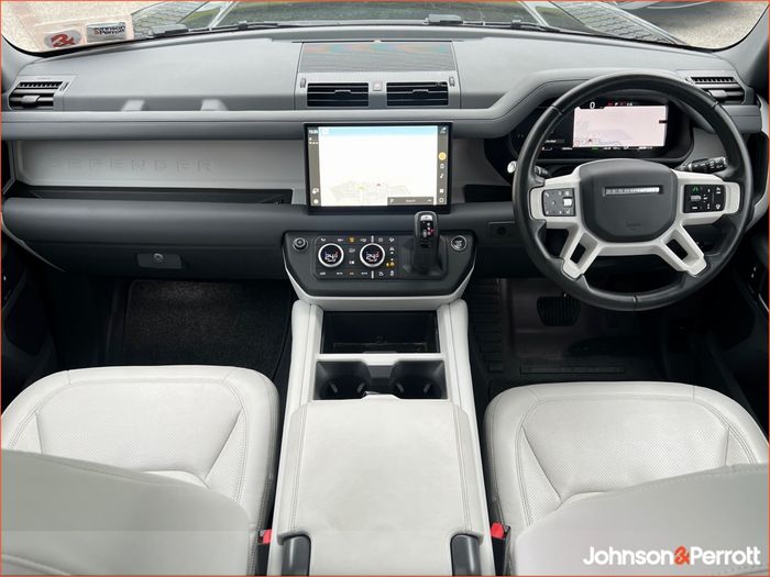 Land Rover Defender 2025
