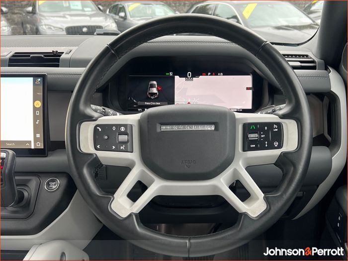 Land Rover Defender 2025