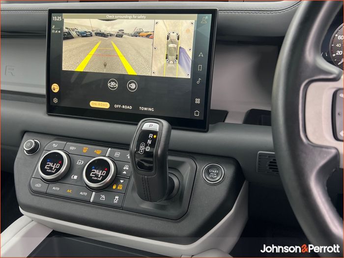Land Rover Defender 2025