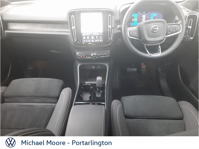 Volvo XC40 2025