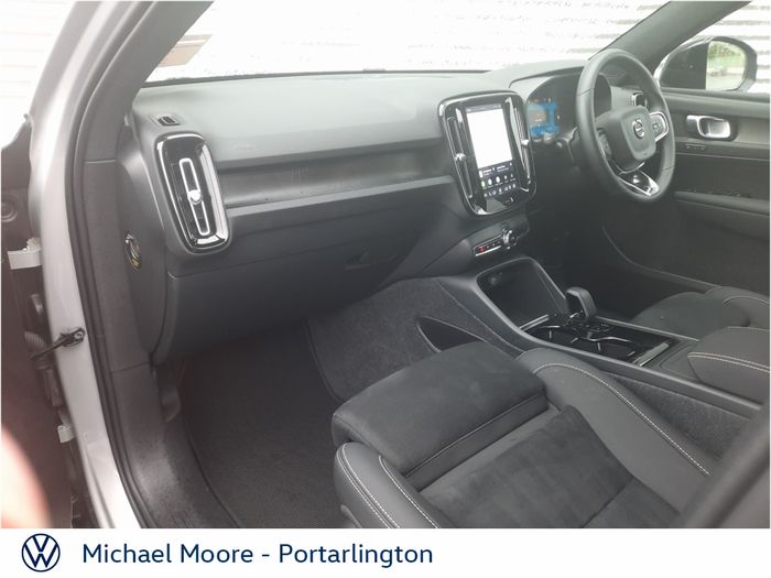 Volvo XC40 2025