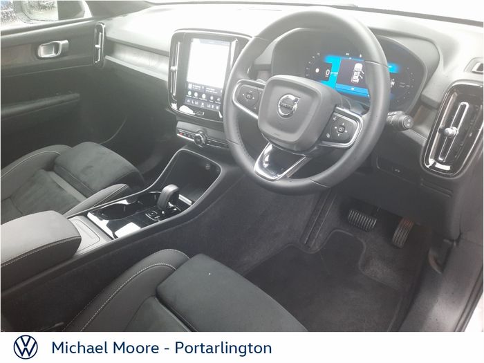 Volvo XC40 2025