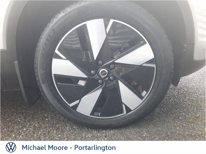 Volvo XC40 2025
