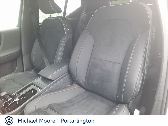 Volvo XC40 2025