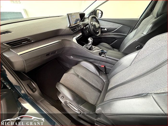 Peugeot 5008 2021
