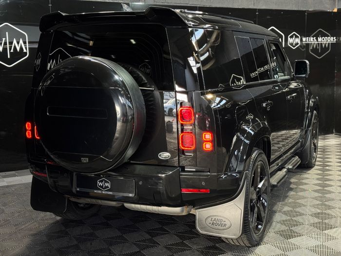 Land Rover Defender 2021