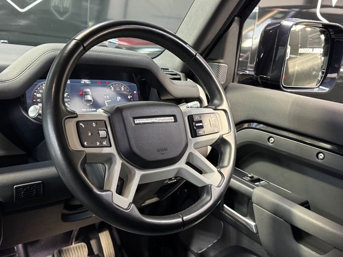 Land Rover Defender 2021