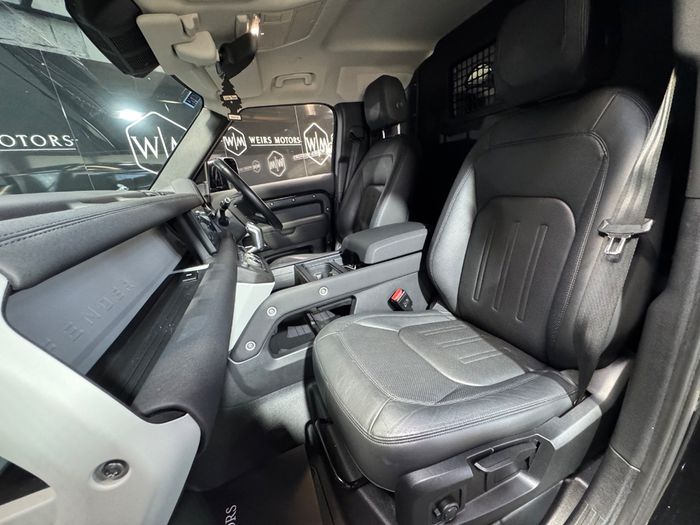 Land Rover Defender 2021