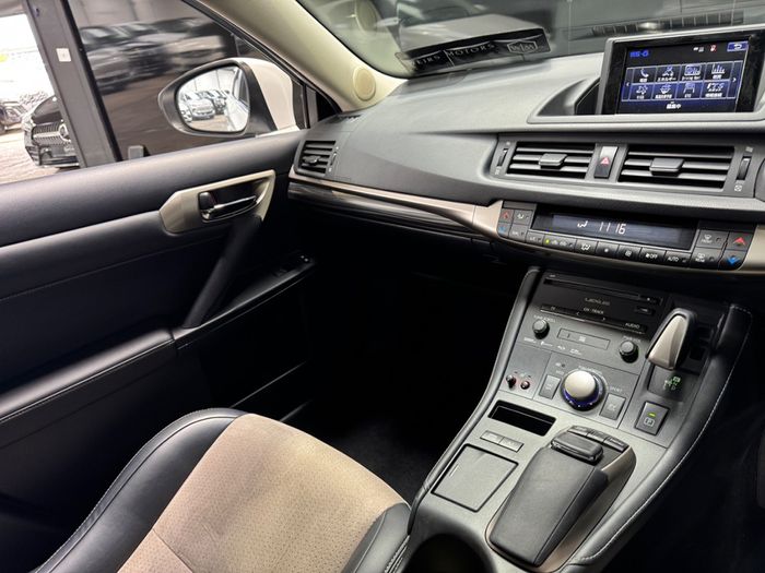Lexus CT200H 2017