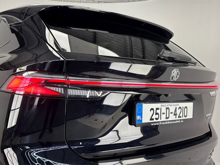 MG HS 2025