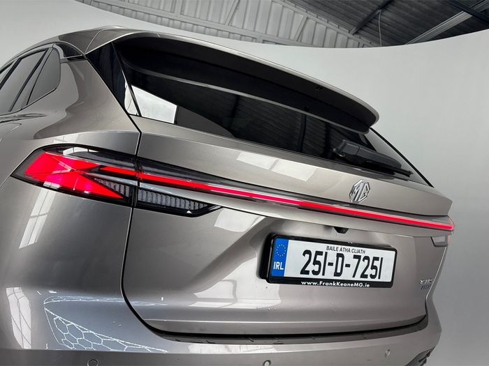 MG HS 2025