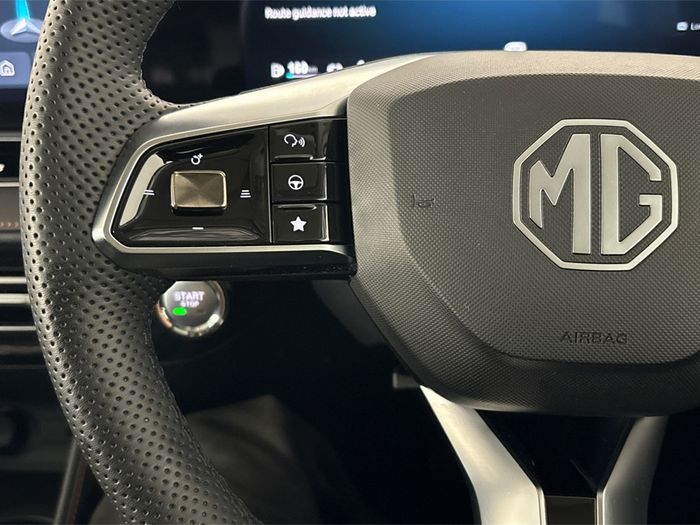 MG HS 2025