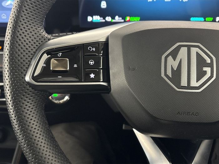 MG HS 2025