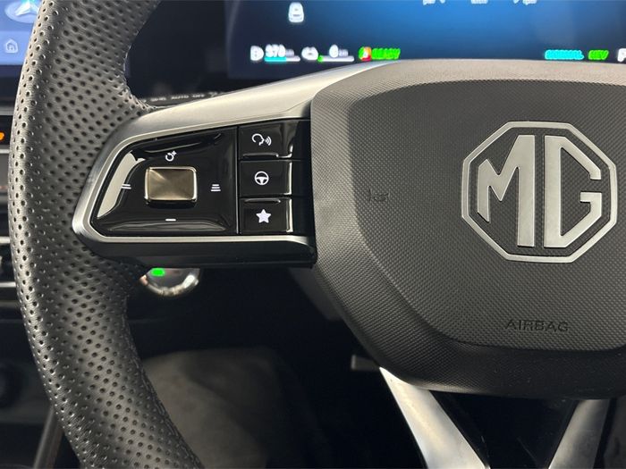 MG HS 2025
