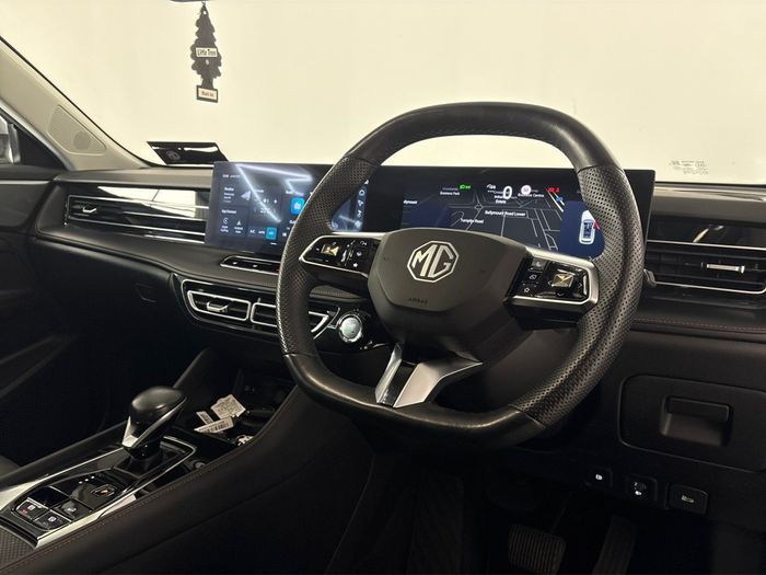MG HS 2025