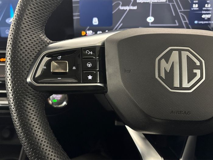 MG HS 2025
