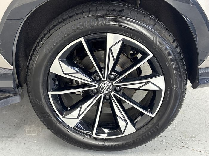 MG HS 2025