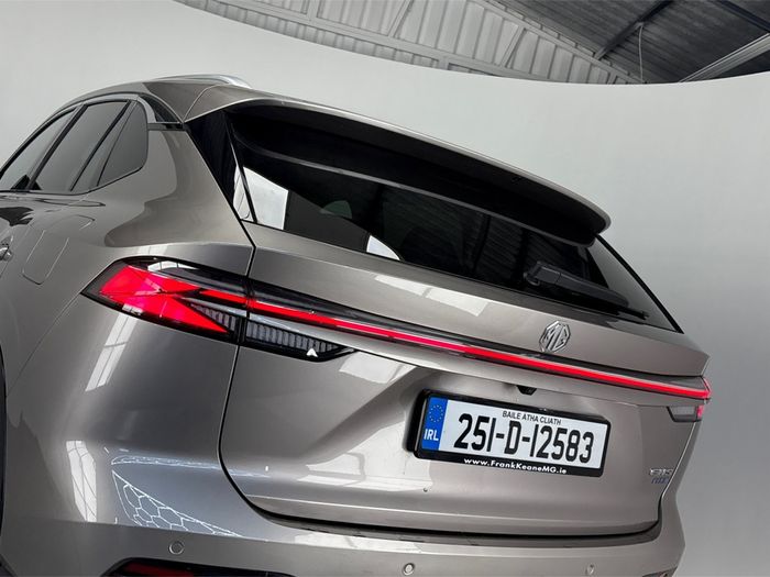 MG HS 2025