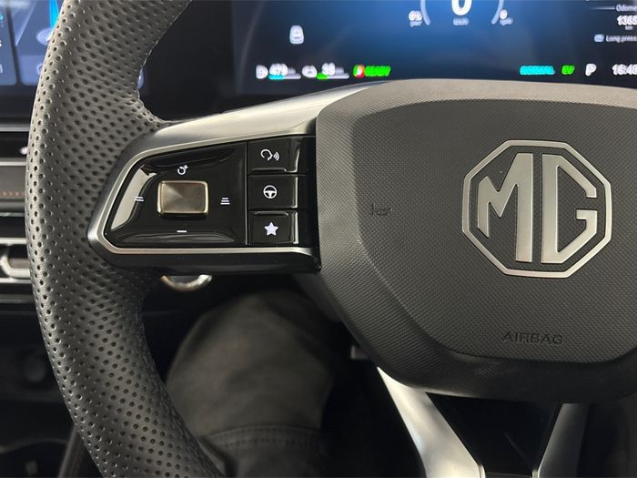 MG HS 2025