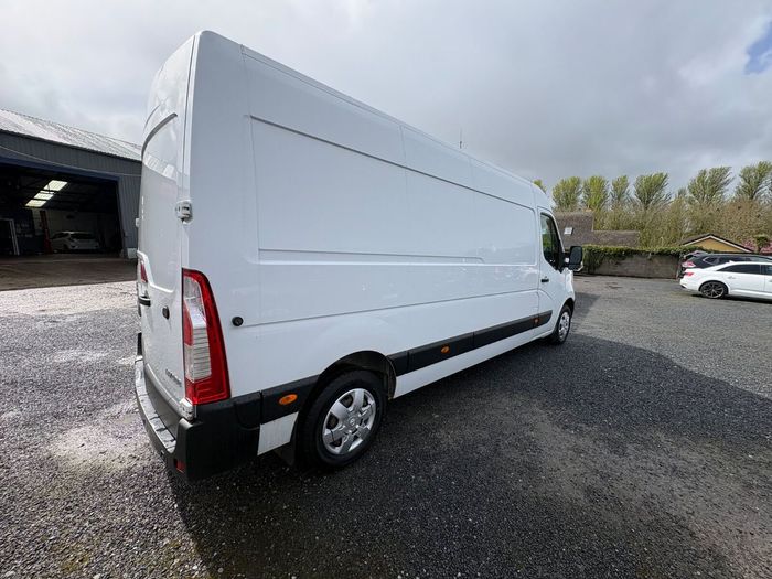 Nissan NV400 2020