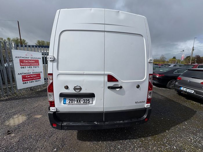 Nissan NV400 2020