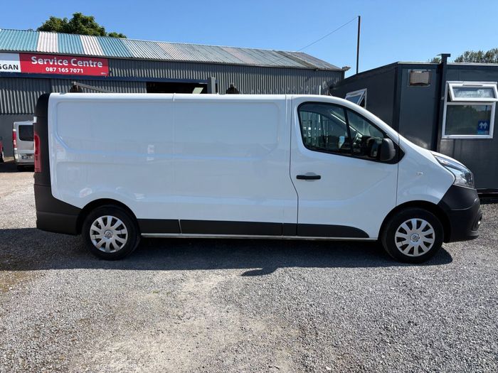 Nissan NV300 2021