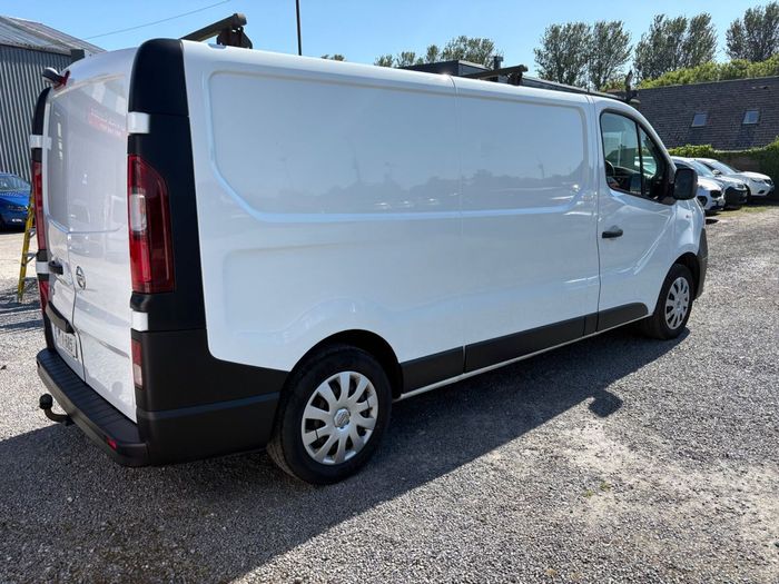 Nissan NV300 2021