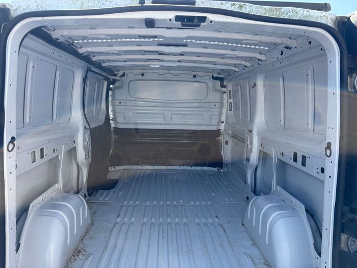 Nissan NV300 2021