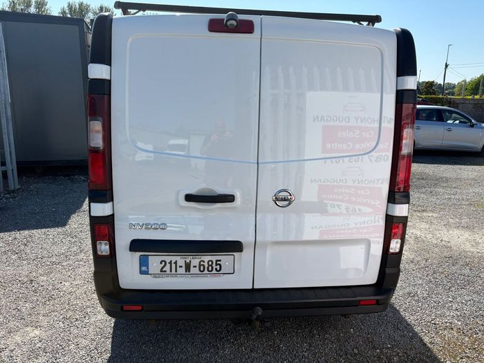 Nissan NV300 2021