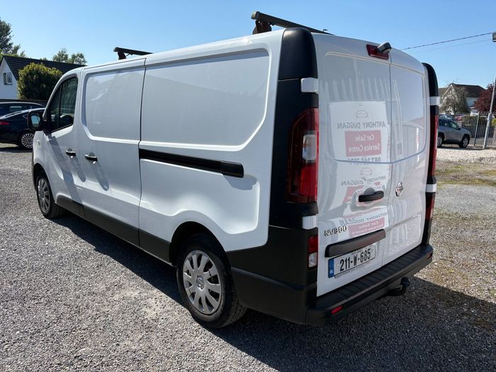 Nissan NV300 2021