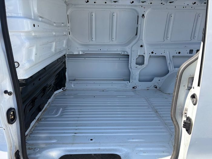 Nissan NV300 2021