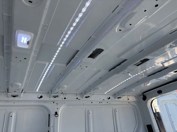 Nissan NV300 2021