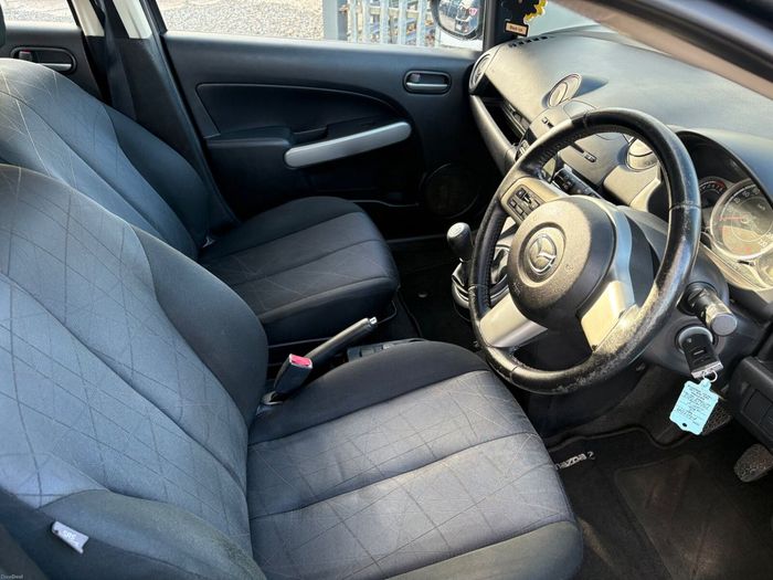 Mazda 2 2015