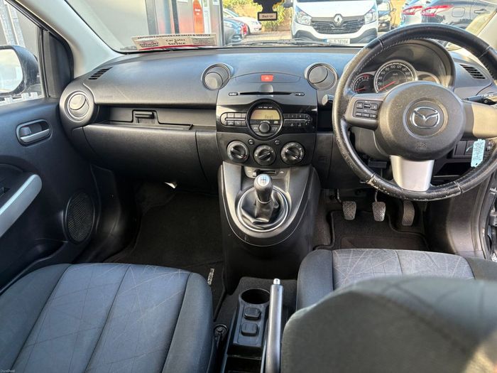 Mazda 2 2015