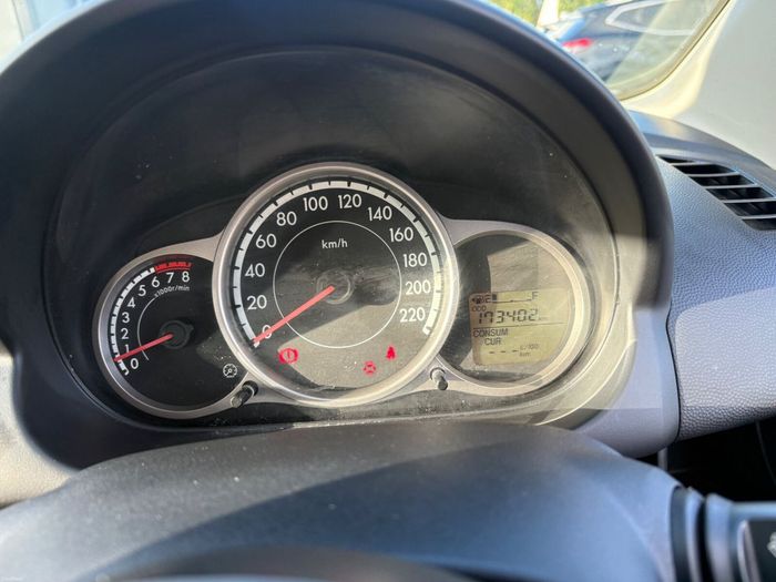 Mazda 2 2015