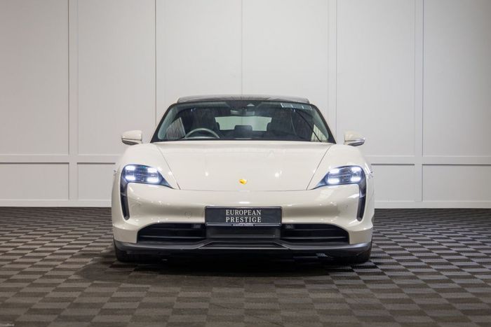 Porsche Taycan 2023