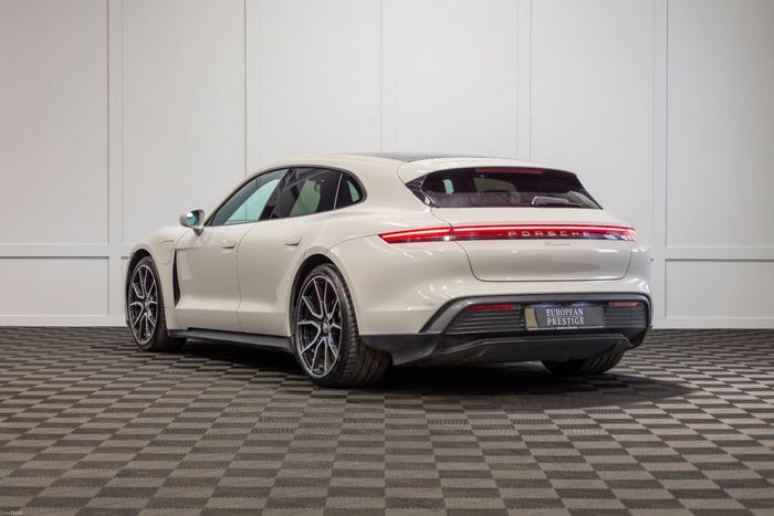 Porsche Taycan 2023